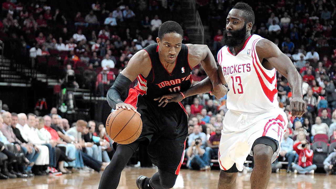 Harden segura o choro ao ver DeRozan mais uma vez atacando a cesta sozinho