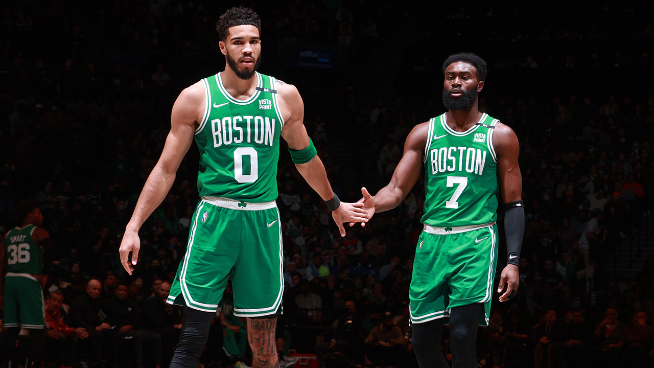 Liderado por Tatum e Brown, Celtics domina fim de jogo, elimina o